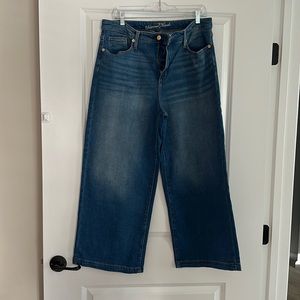 Universal Thread Wide leg cropped jean, medium wash.